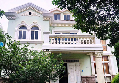 Concentrated efforts - showing the fine features of "Ouyade" people