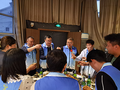 Eurasians who are struggling forward, tough!