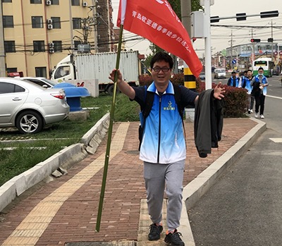 Eurasians who are struggling forward, tough!