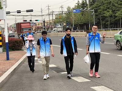 Eurasians who are struggling forward, tough!